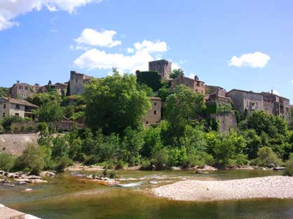 Découvrez le village classé Monclus dans le Gard