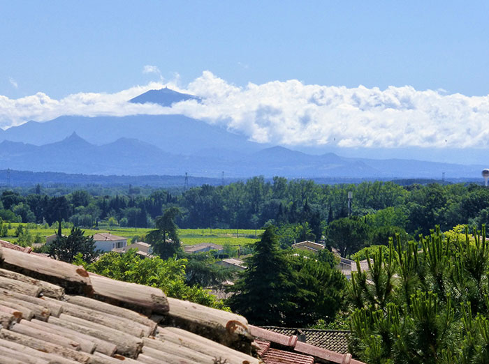 Votre chambre à Laudun avec vue degagée et terrasse