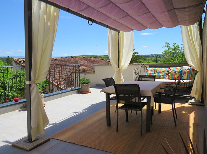 Des vacances zen sous le soleil de provence dans votre chambre avec terrasse