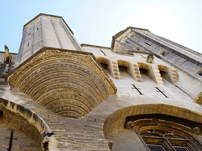 Pendant le festival, séjournez au calme à Laudun près d'Avignon